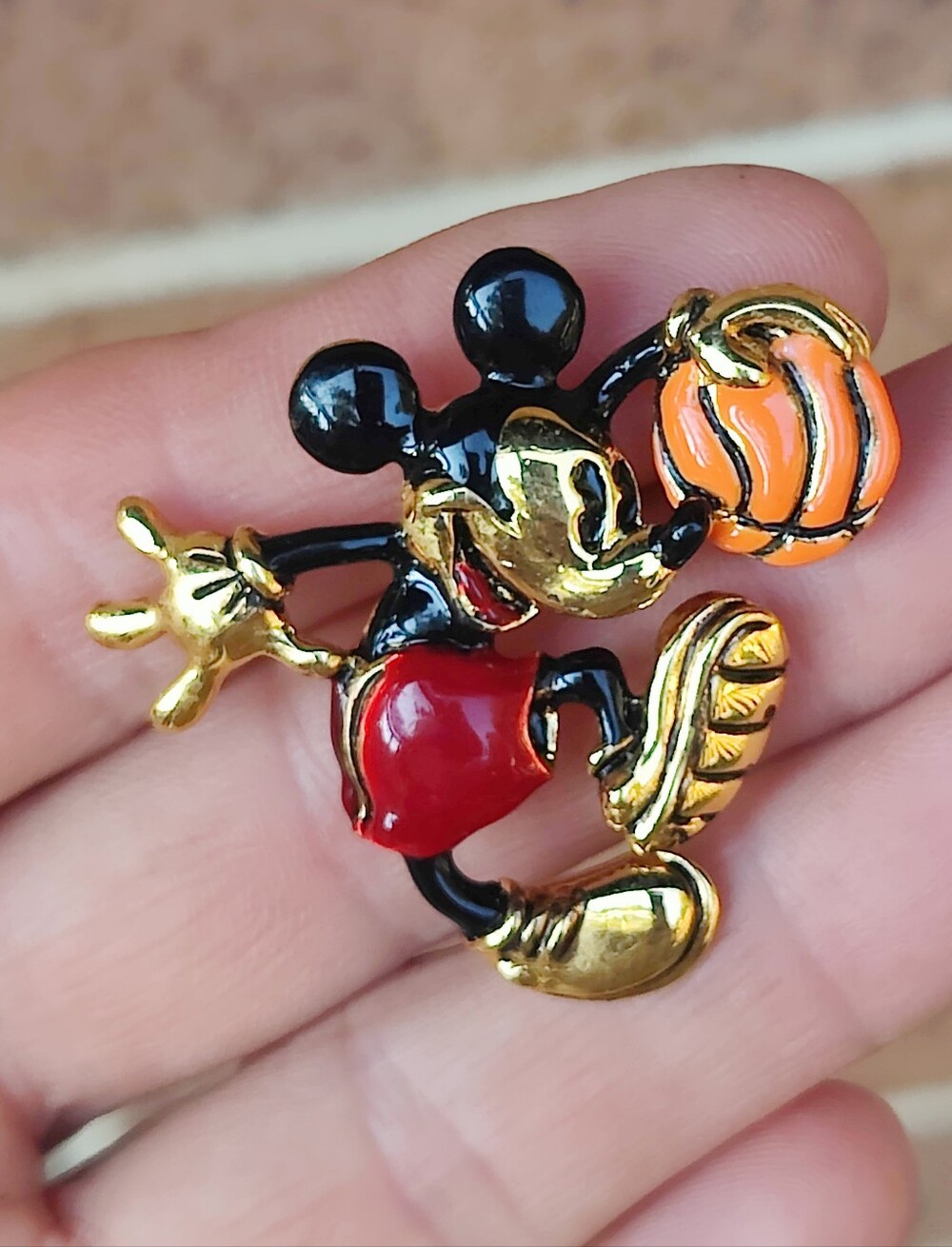 Vintage Napier Mickey Mouse Basketball Brooch - Picture 3 of 3